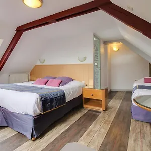 De L'arrivée Hotel